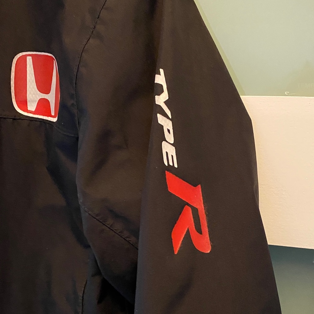 Helly Hansen Formula 1 (F1) 2022 Jacket with Honda Racing accents - Picture 13 of 16